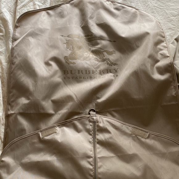 Authentic Burberry Kensington short trench coat - Picture 3 of 14